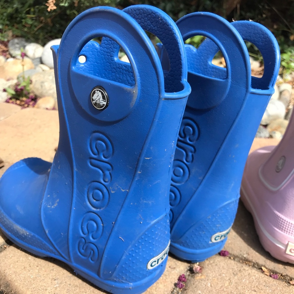 EUC Size 11 Blue Croc rain boots